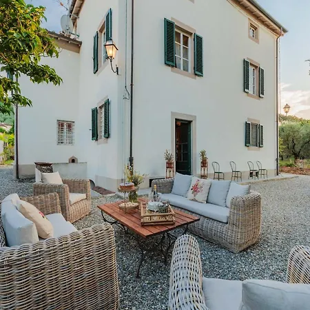 5 Bedrooms Traditional In Lucca *