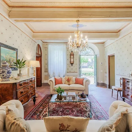 וילה 5 Bedrooms Traditional In Lucca