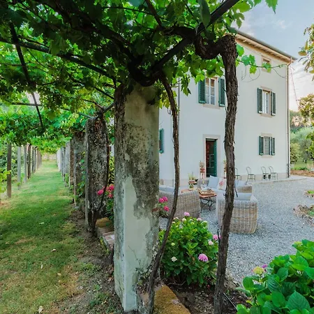 וילה 5 Bedrooms Traditional In Lucca
