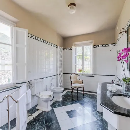 5 Bedrooms Traditional In Lucca וילה