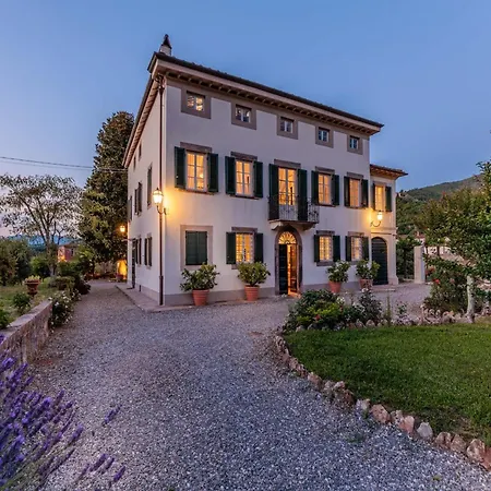 Villa 5 Bedrooms Traditional In Lucca Vorno