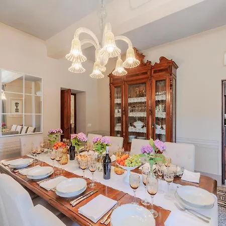 5 Bedrooms Traditional In Lucca Villa