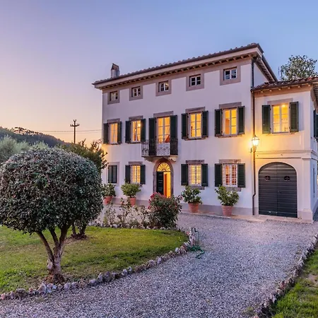 Villa 5 Bedrooms Traditional In Lucca Vorno