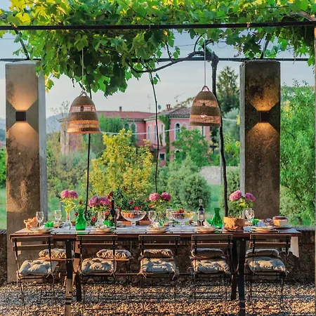 Villa 5 Bedrooms Traditional In Lucca