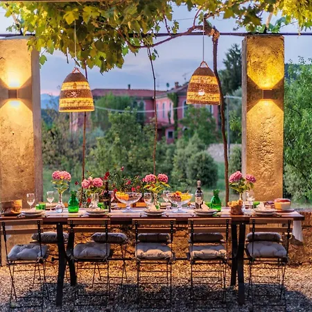 Villa 5 Bedrooms Traditional In Lucca