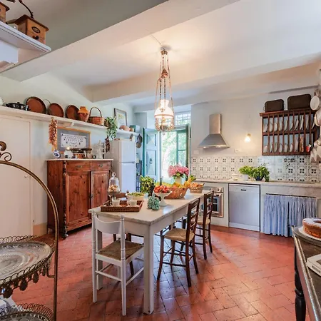 5 Bedrooms Traditional In Lucca Villa *