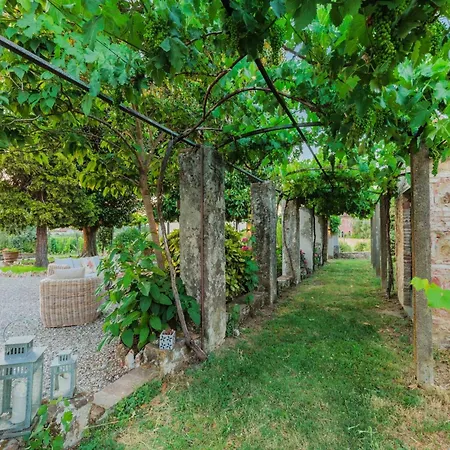 Villa 5 Bedrooms Traditional In Lucca *