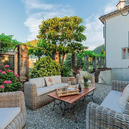 5 Bedrooms Traditional In Lucca Villa