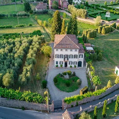 Villa 5 Bedrooms Traditional In Lucca