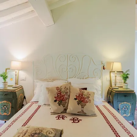 5 Bedrooms Traditional In Lucca Villa *