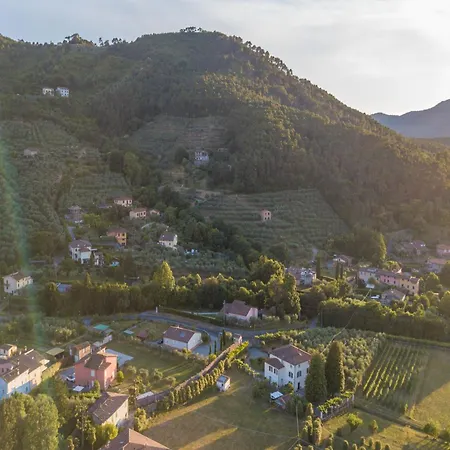 Villa 5 Bedrooms Traditional In Lucca Vorno