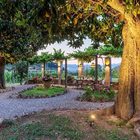 5 Bedrooms Traditional In Lucca Villa