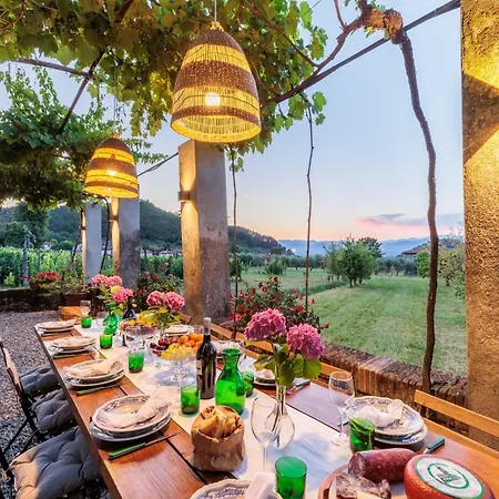 Villa 5 Bedrooms Traditional In Lucca